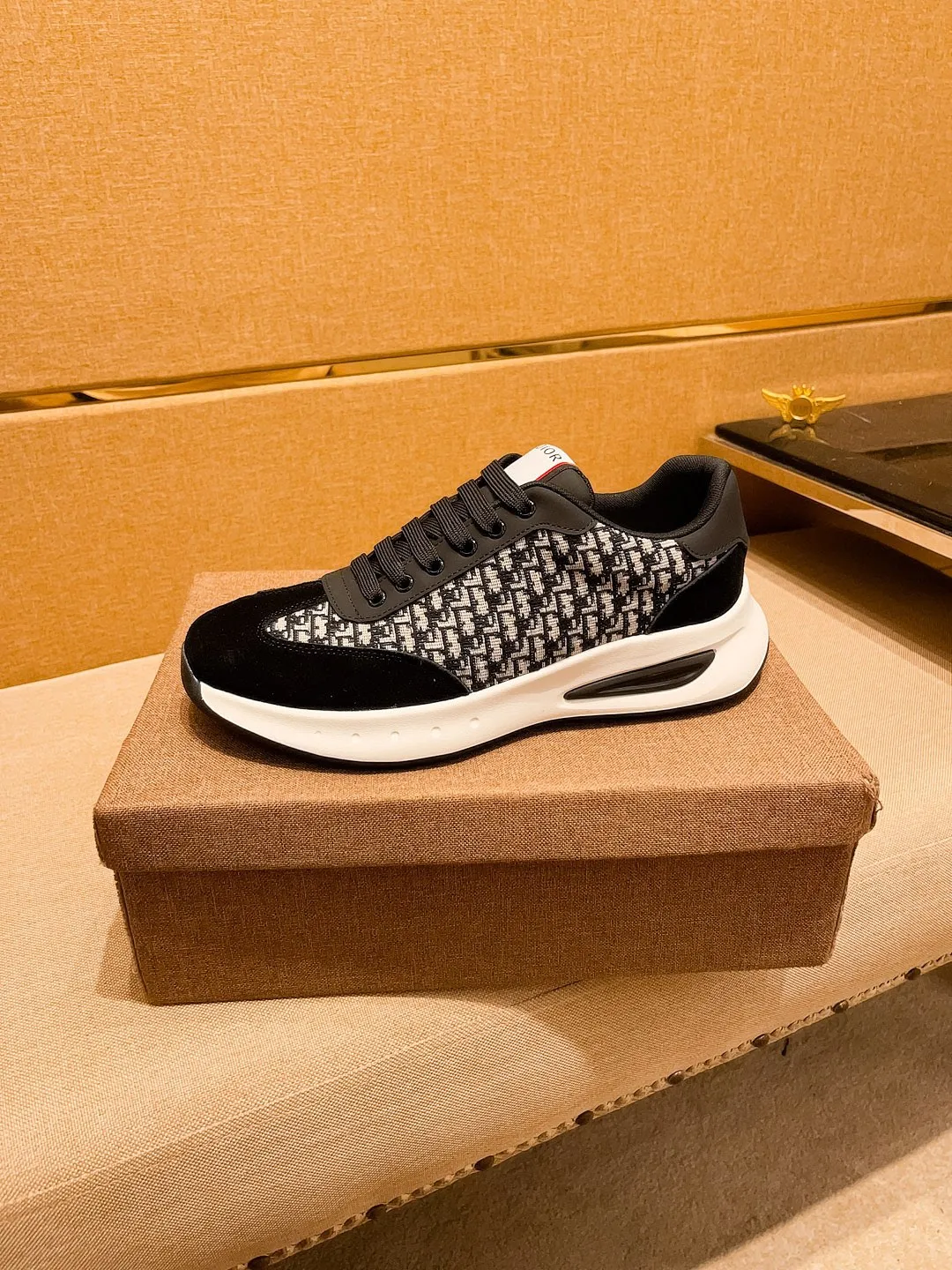 Men's shoes💰 440💰🔥 [Dior] Men's high-end brand of shoes official website 1:1 latest masterpiece: the upper is made of imported first-layer cowhide from Italy, comfortable and breathable lining ➕original non-slip and wear-resistant outsole🔥, making walking more convenient and comfortable! An exclusive new model, a stunning work, a beautiful 1:1 replica [color] compared to the official quality! Create a fashionable personality to set off your uniqueness! A must-have for trendy men! Classic 🔥Size: 39-44 Color: 🔥Multiple colors available